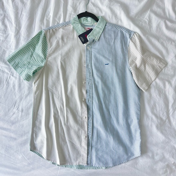 Levi's -- SHORT SLEEVE AUTHENTIC BUTTON-DOWN SHIRT - Picture 2 of 4